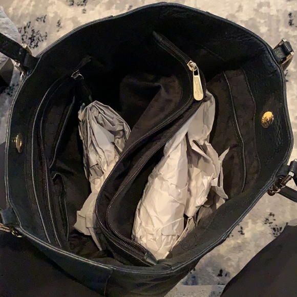 Black Michael Kors purse - Picture 4 of 4